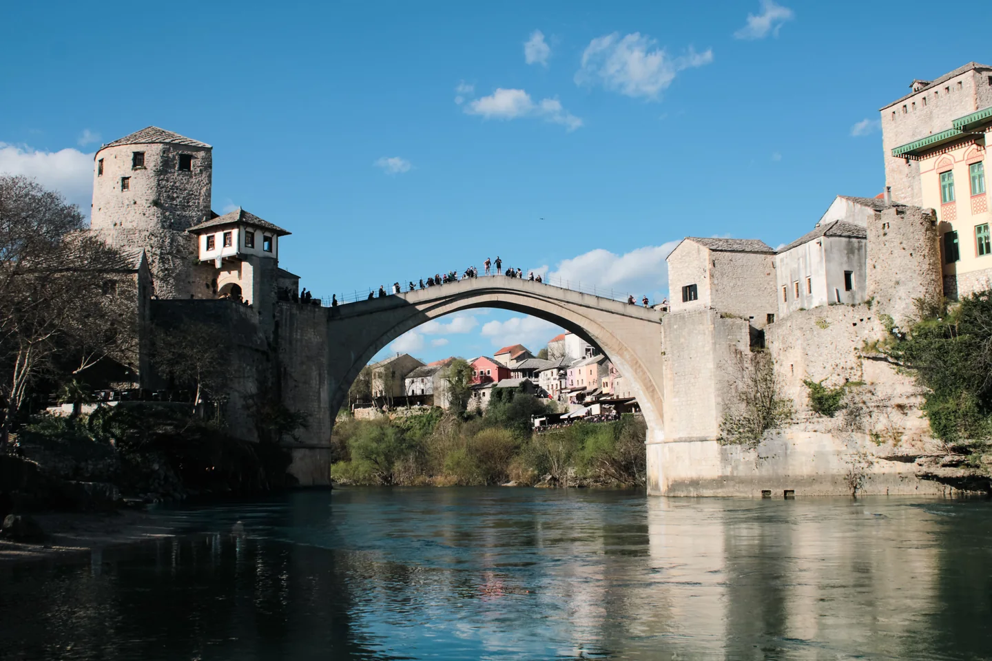 El puente Stari Most sobre el río en Mostar